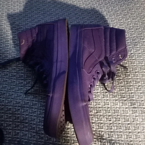 VANS  PURPLE HIGH TOP SNEAKER SIZE - Picture 3 of 15